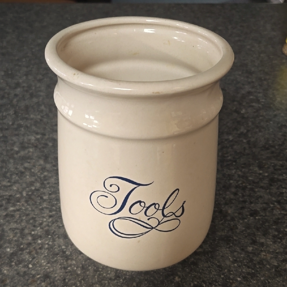 Cream Ceramic Kitchen Tool Holder.